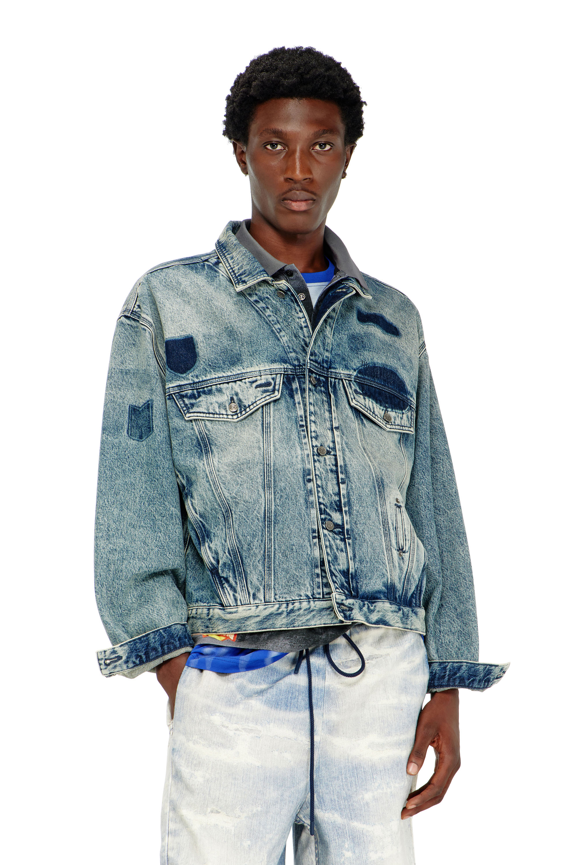 Diesel - D-DENVER-S2, Unisex Trucker-Jacke mit Patch-Effekten in Mittelblau - 3