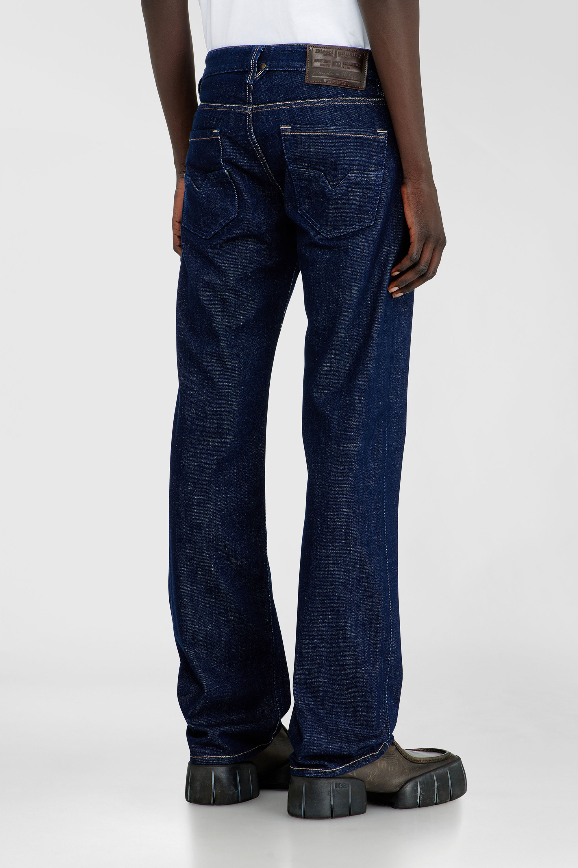 Diesel - Herren Regular Jeans 1985 Larkee 007EQ, Dunkelblau - 5