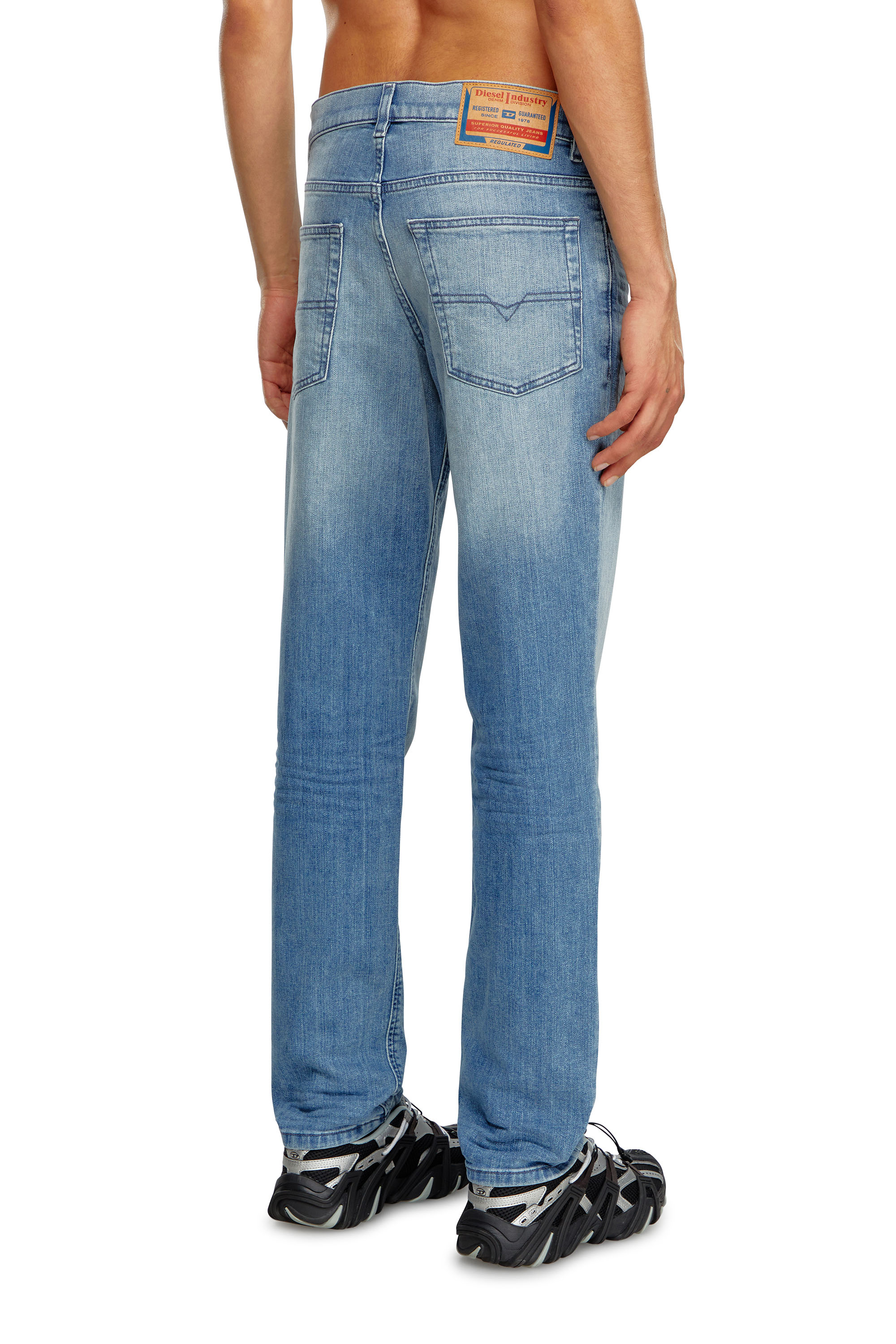 Diesel - Tapered Jeans 2023 D-Finitive 0GRDI, Hellblau - Image 4