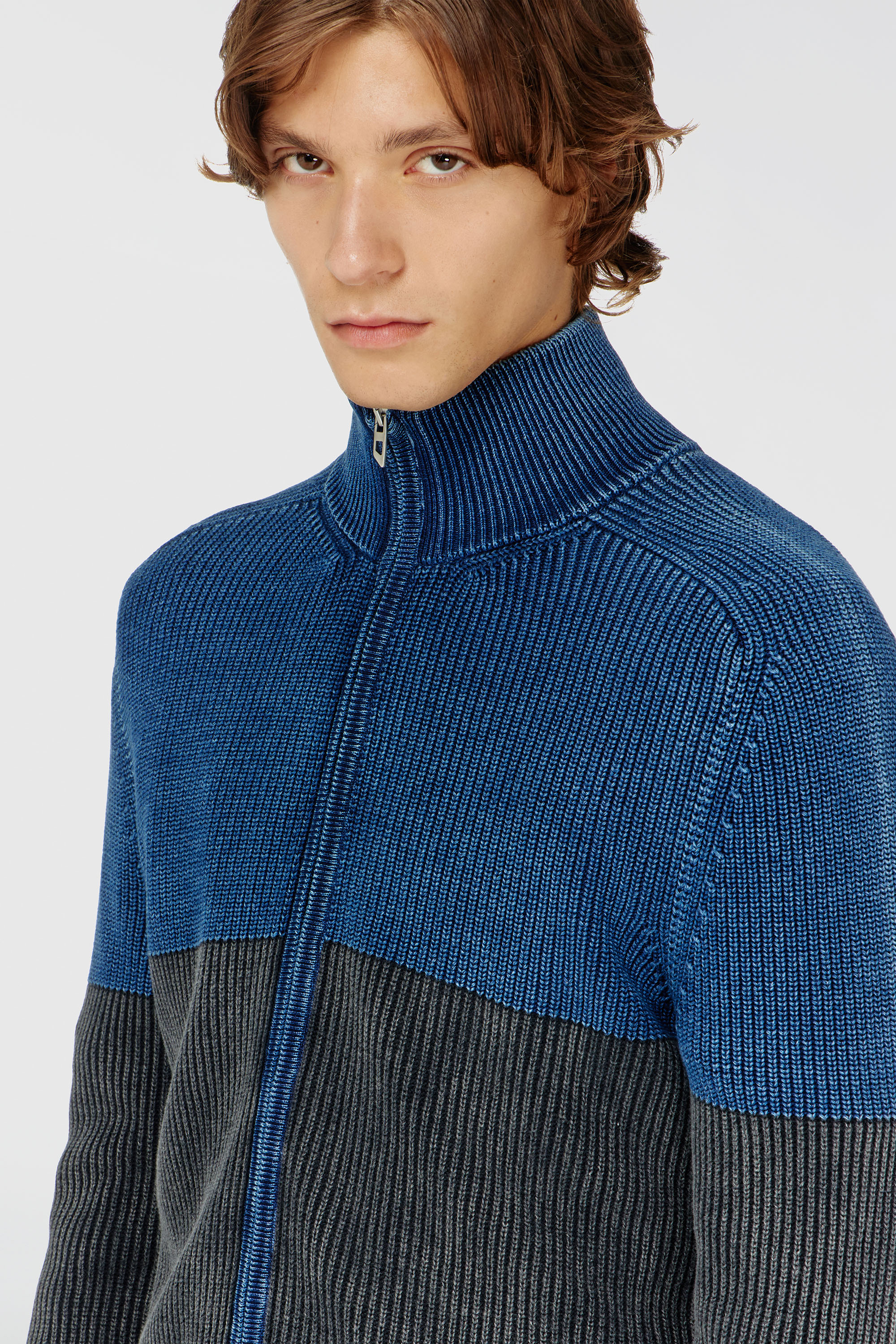 Diesel - K-HERMOS, Herren Strickjacke mit Zwei-Ton-Denim-Effekt und Rei&szlig;verschluss in Schwarz/Blau - 4