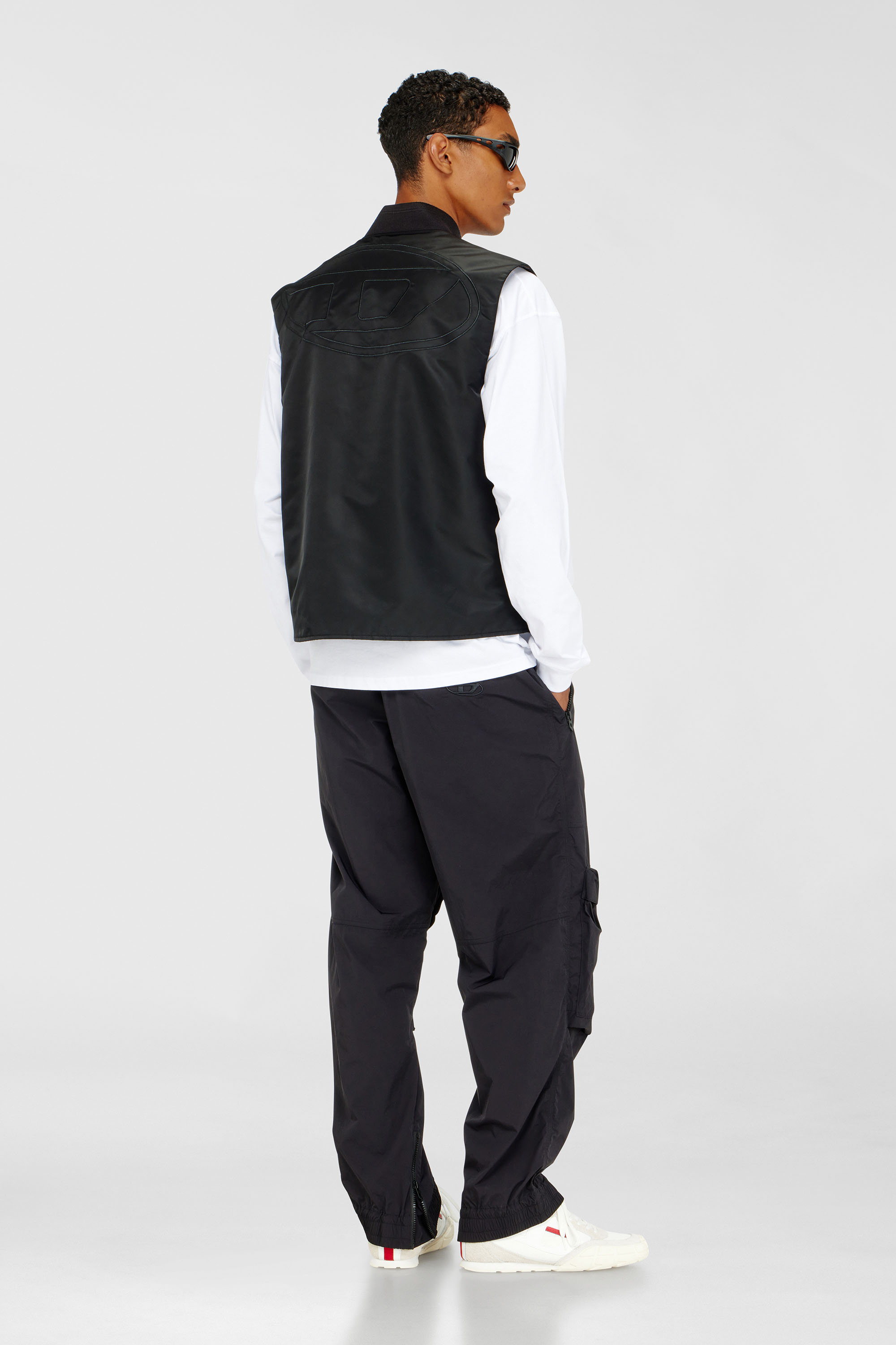 Diesel - W-TYPE-D1-SL, Herren Gepolsterte Satinweste mit Oval-D-Stickerei in Schwarz - 2