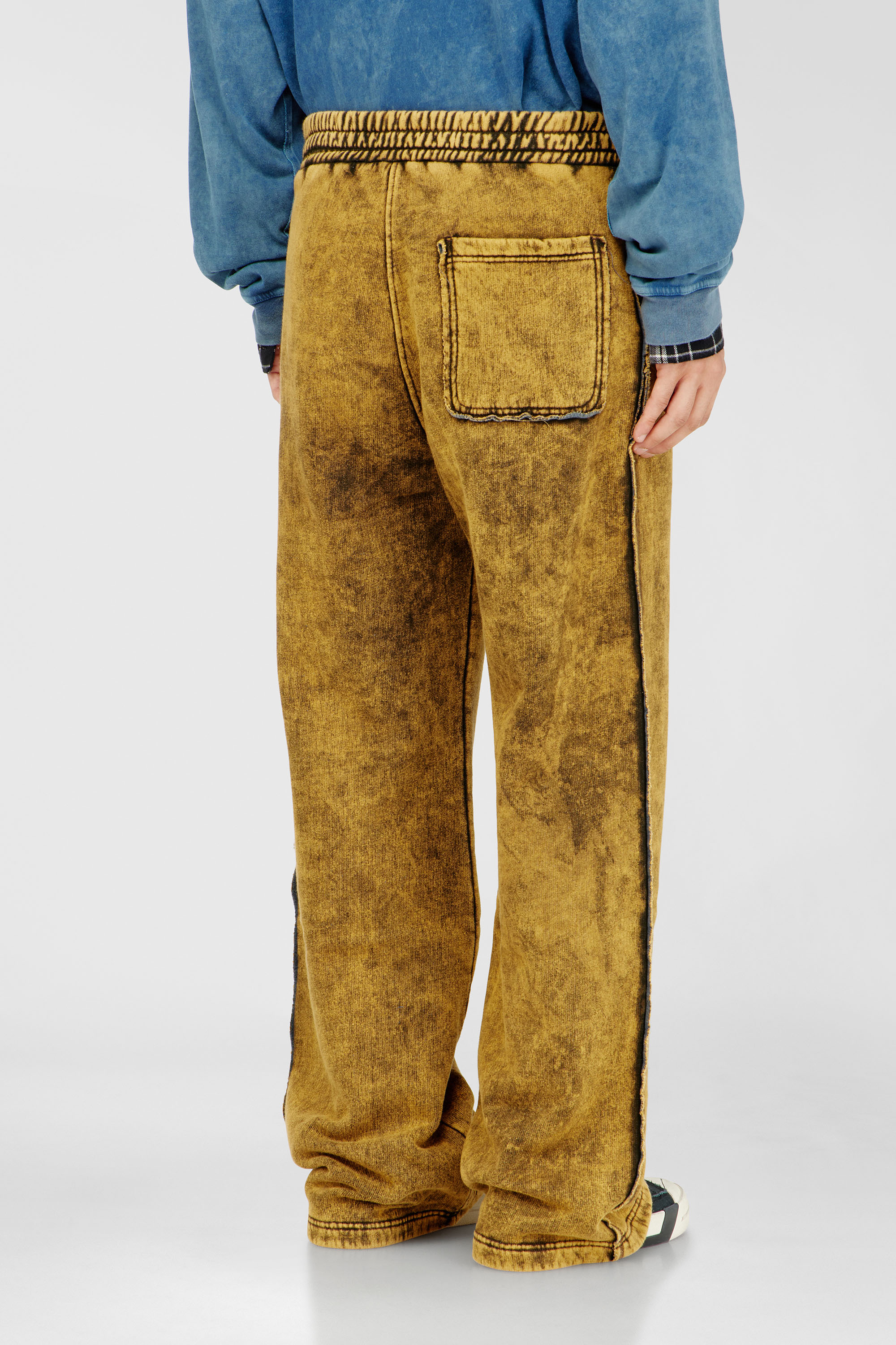 Diesel - P-MARTAINS-RAW, Herren Sweatpants mit acid-wash und offenen Kanten in Hellbraun - 4