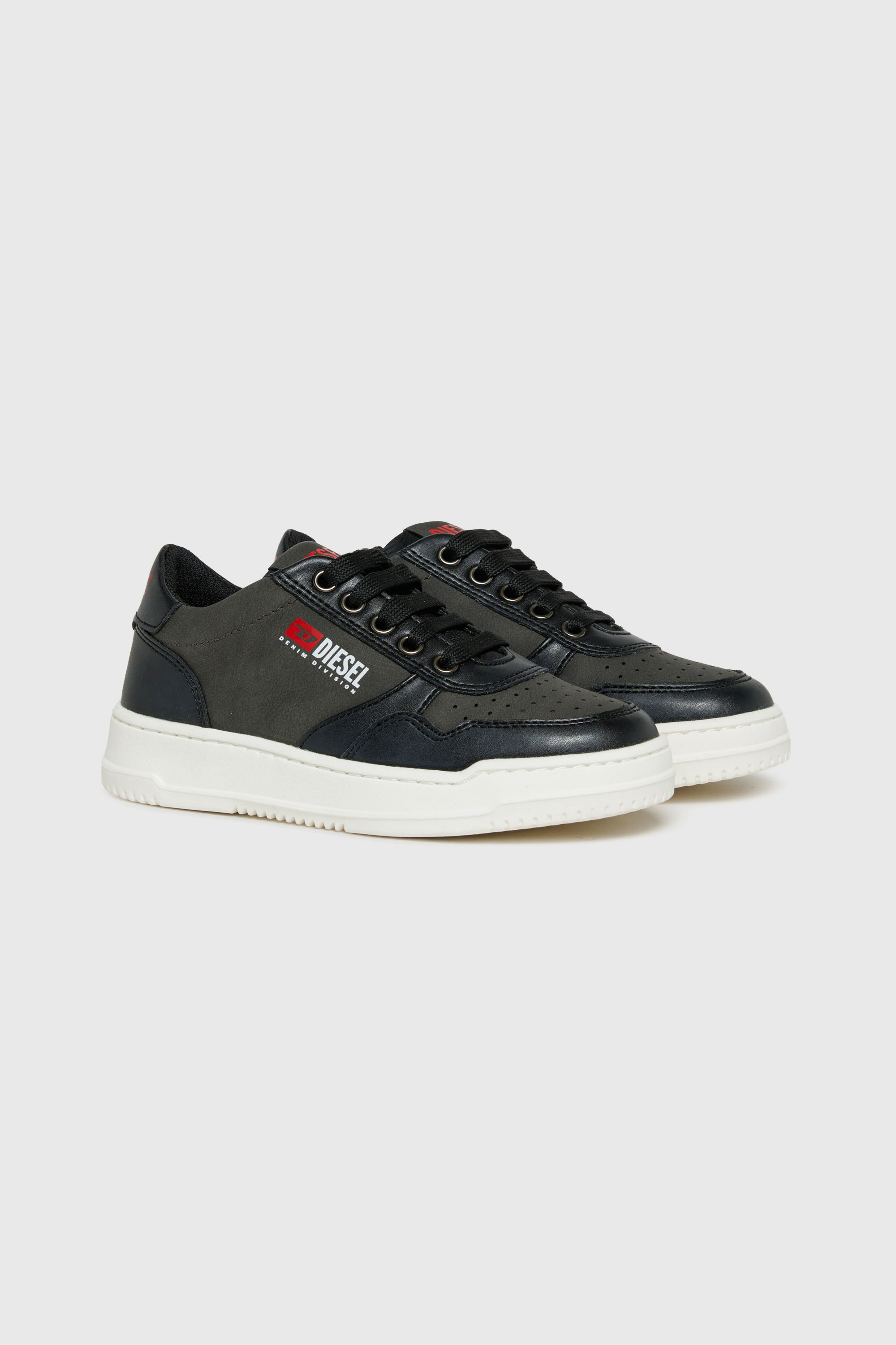 Diesel - S-CASCOUNT, Unisex S-Cascount - Perforierte sneakers mit Logo in Schwarz - 2