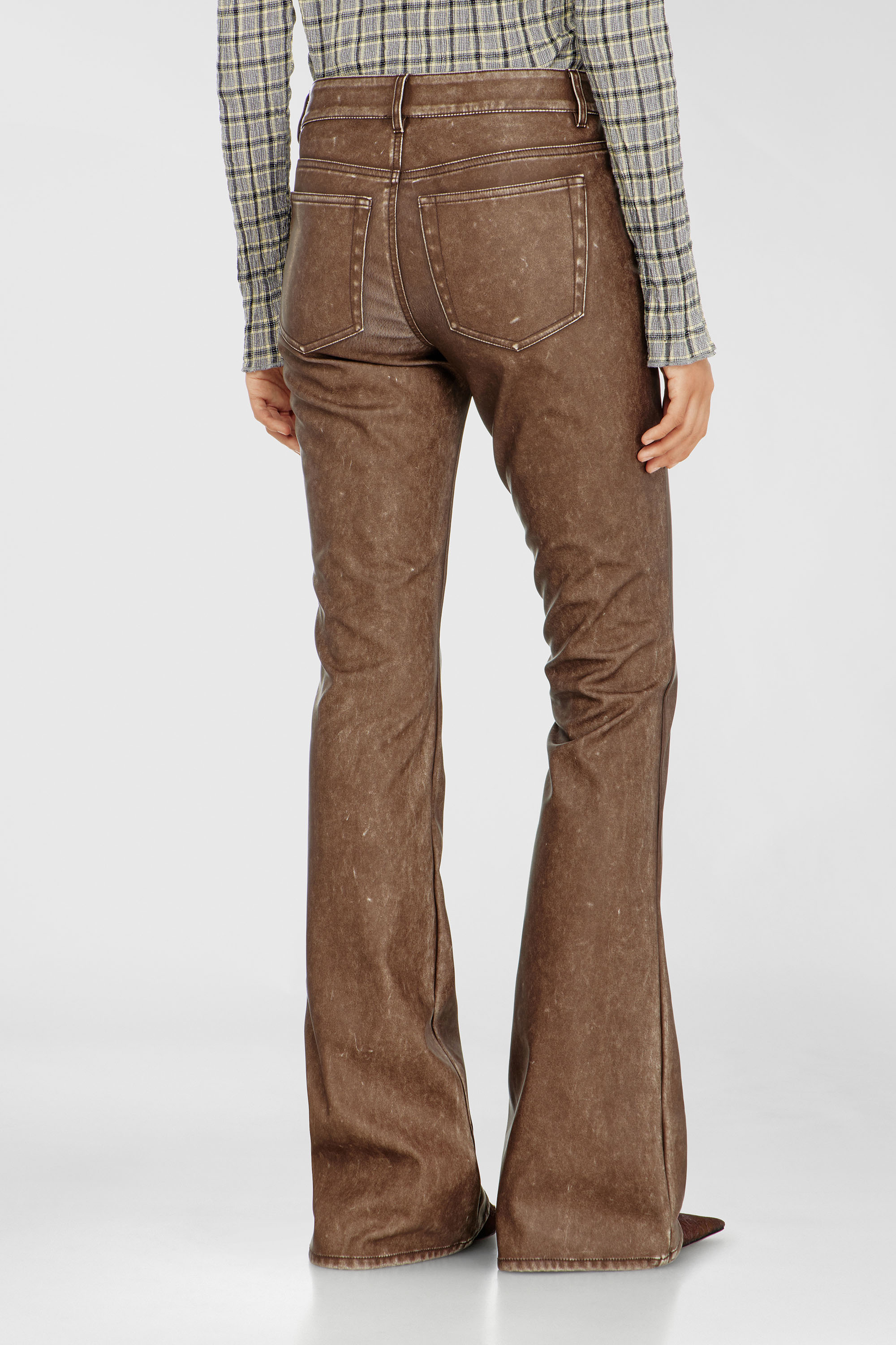 Diesel - P-STELLAR-S1, Damen Bootcut-Hose aus beschichtetem Material in Braun - 4