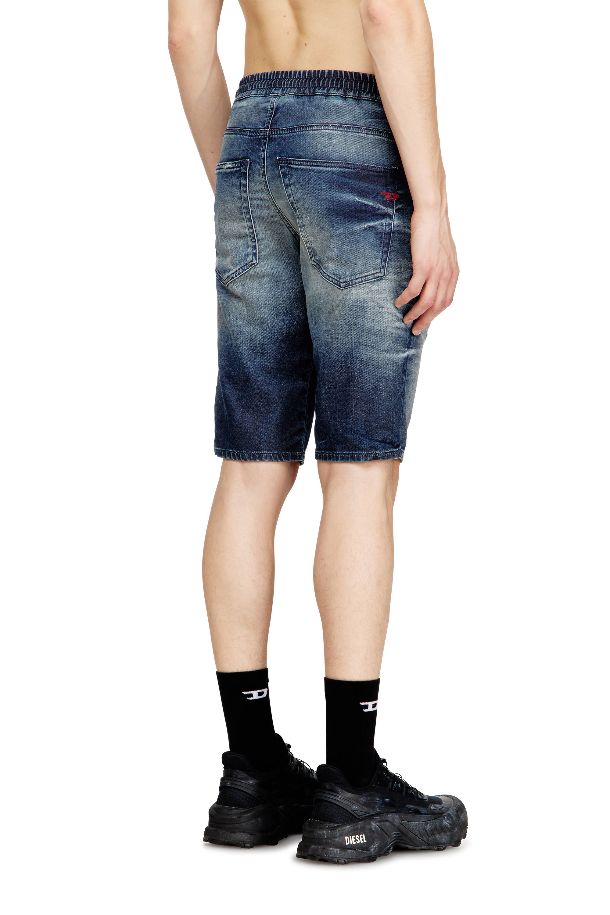 Diesel - 2033 D-KROOLEY-SHORT JOGG, Herren Slim-Fit-Shorts aus behandelten JoggJeans in Blau - 3