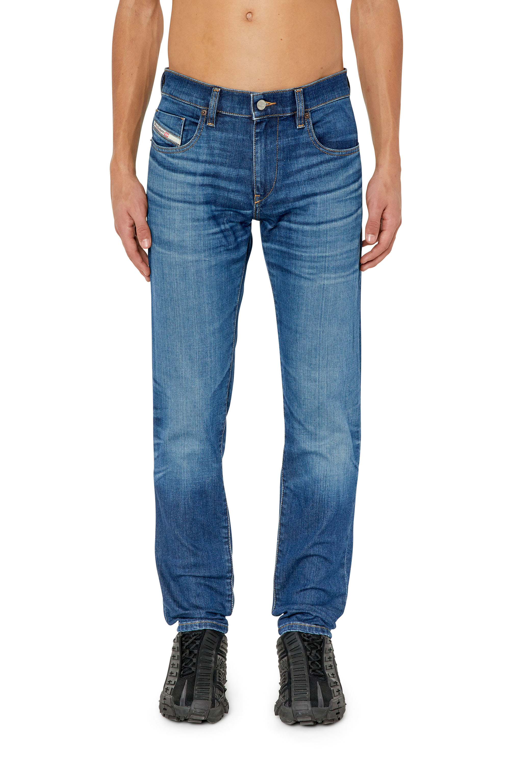 Diesel - 2019 D-Strukt 0NFAN Slim Jeans, Hellblau - Image 1