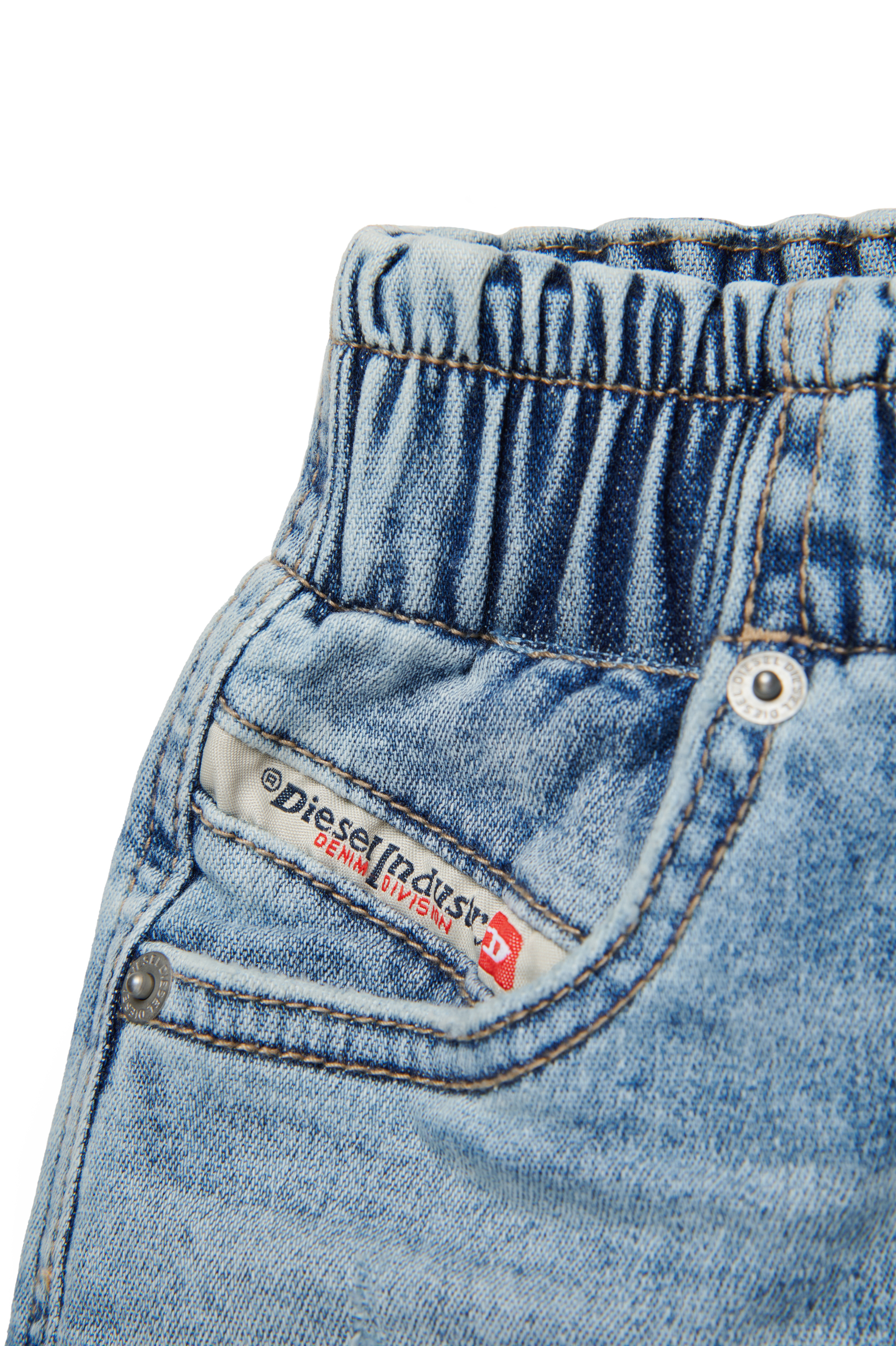 Diesel - PAMLIX JJJ, Damen Shorts aus vielgetragenem JoggJeans in Hellblau - 4