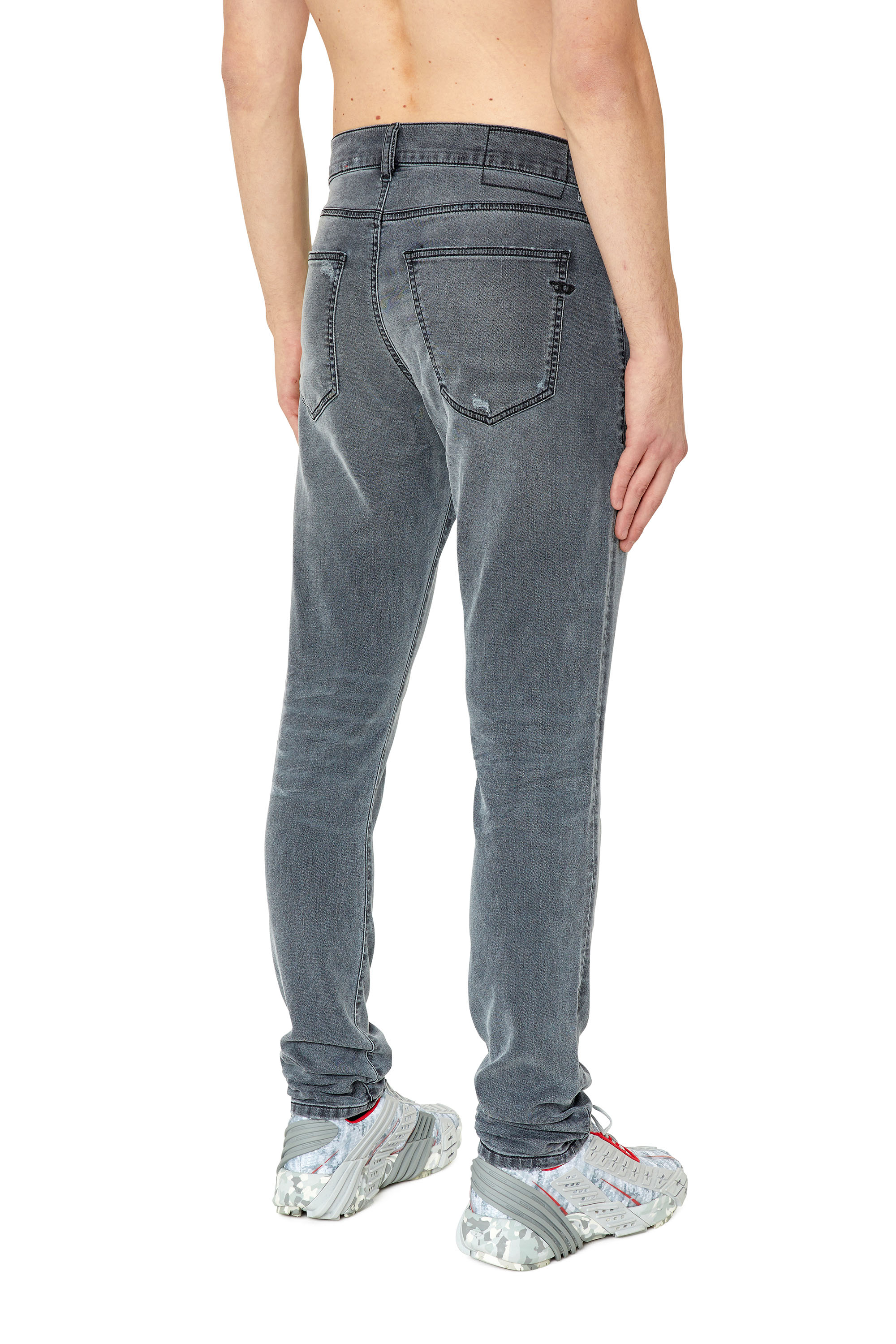 Diesel - D-Strukt JoggJeans® 068CN Slim, Schwarz/Dunkelgrau - Image 2