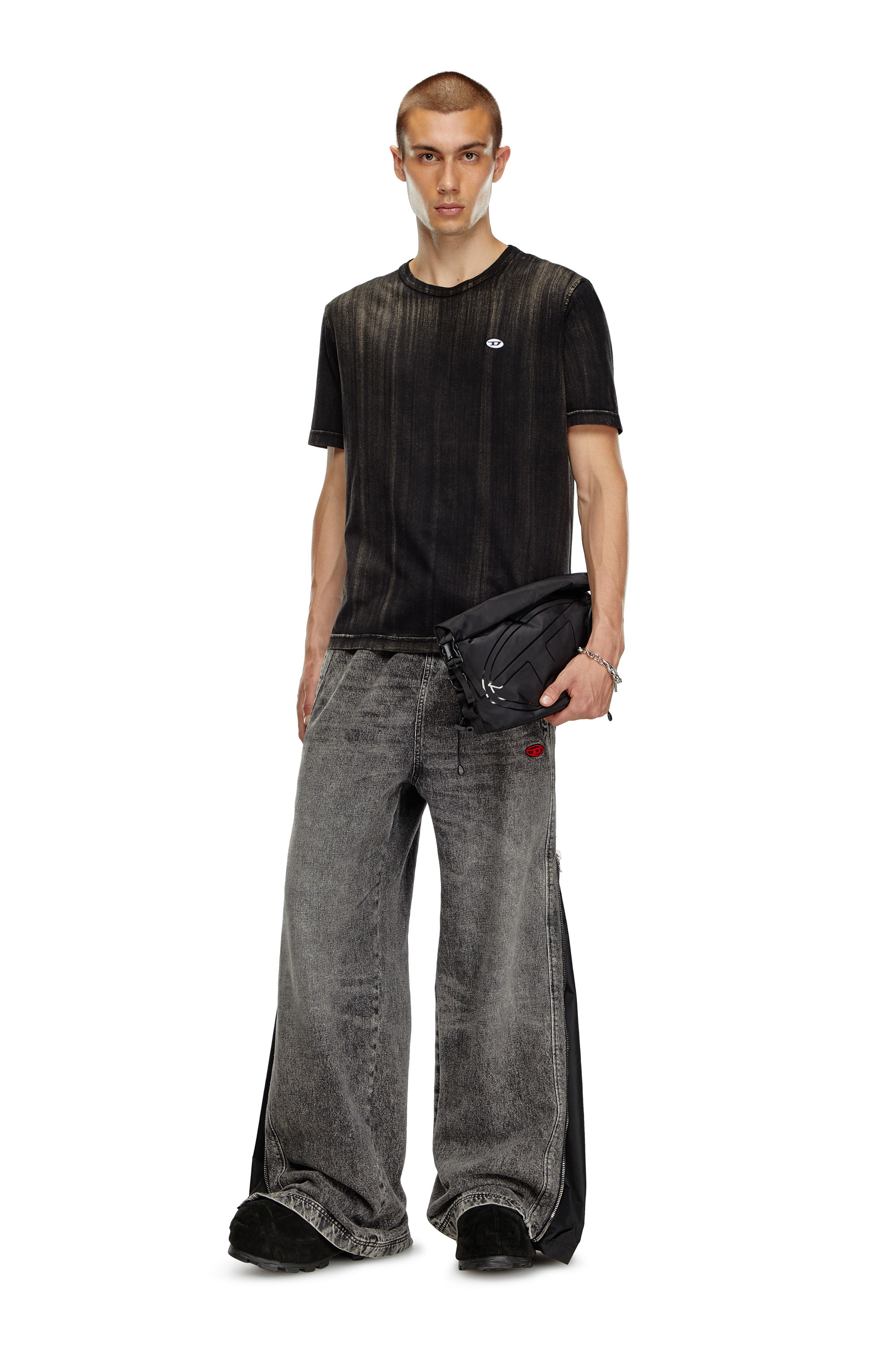 Diesel - DRAPE CROSSBODY, Herren Drape-Crossbody-Tasche aus Nylon mit Oval D-Print in Schwarz - 1