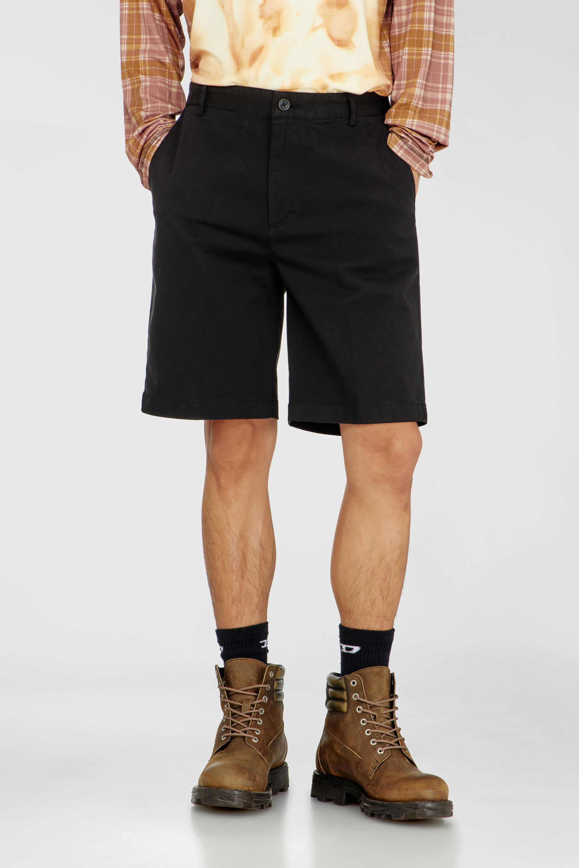 Diesel - P-LARS-SHORT-VIL-T92, Herren Shorts aus Baumwolle mit tonalem Oval D Logo in Schwarz - 3