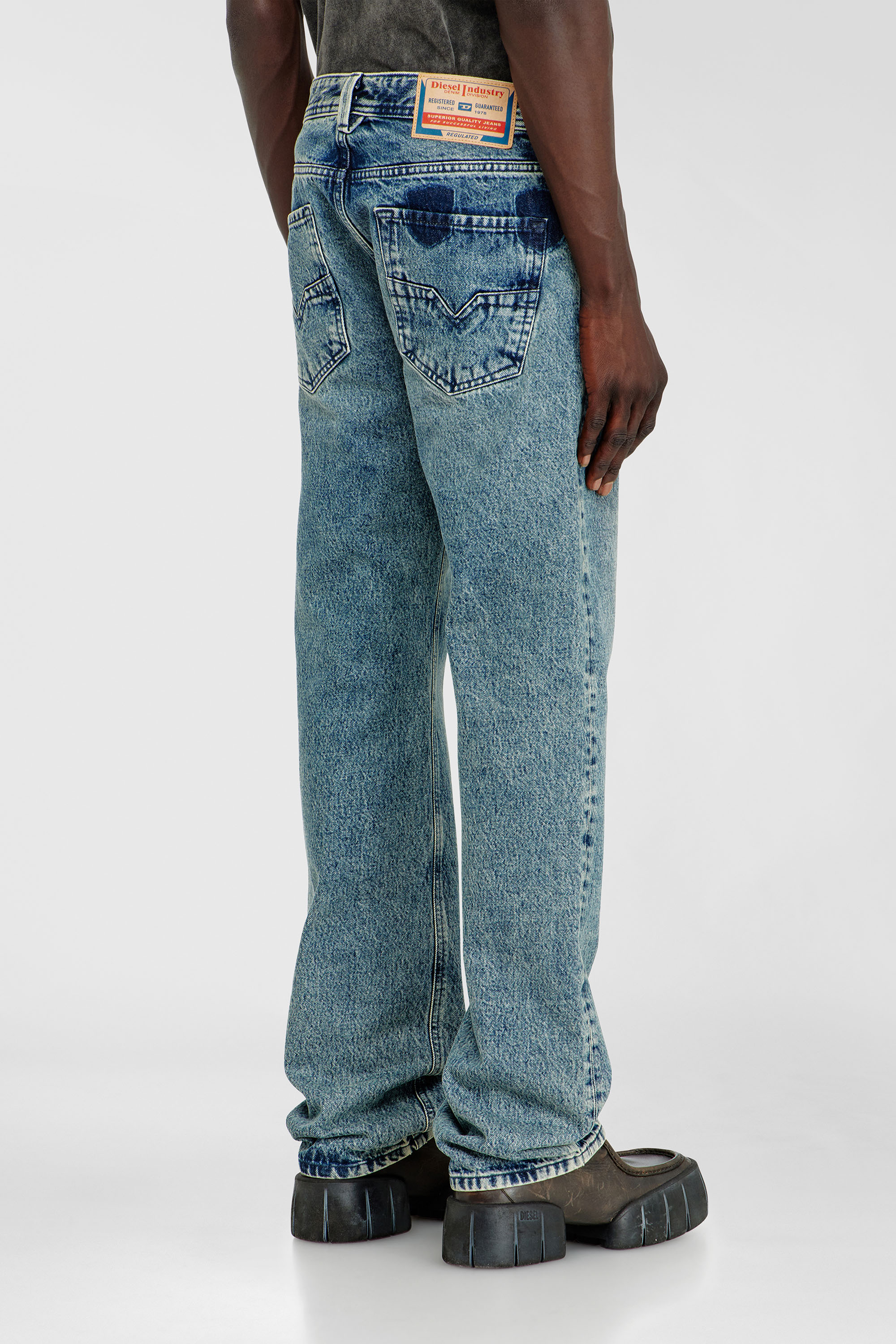 Diesel - Herren Regular Jeans 1985 Larkee 0IFBV, Mittelblau - 5