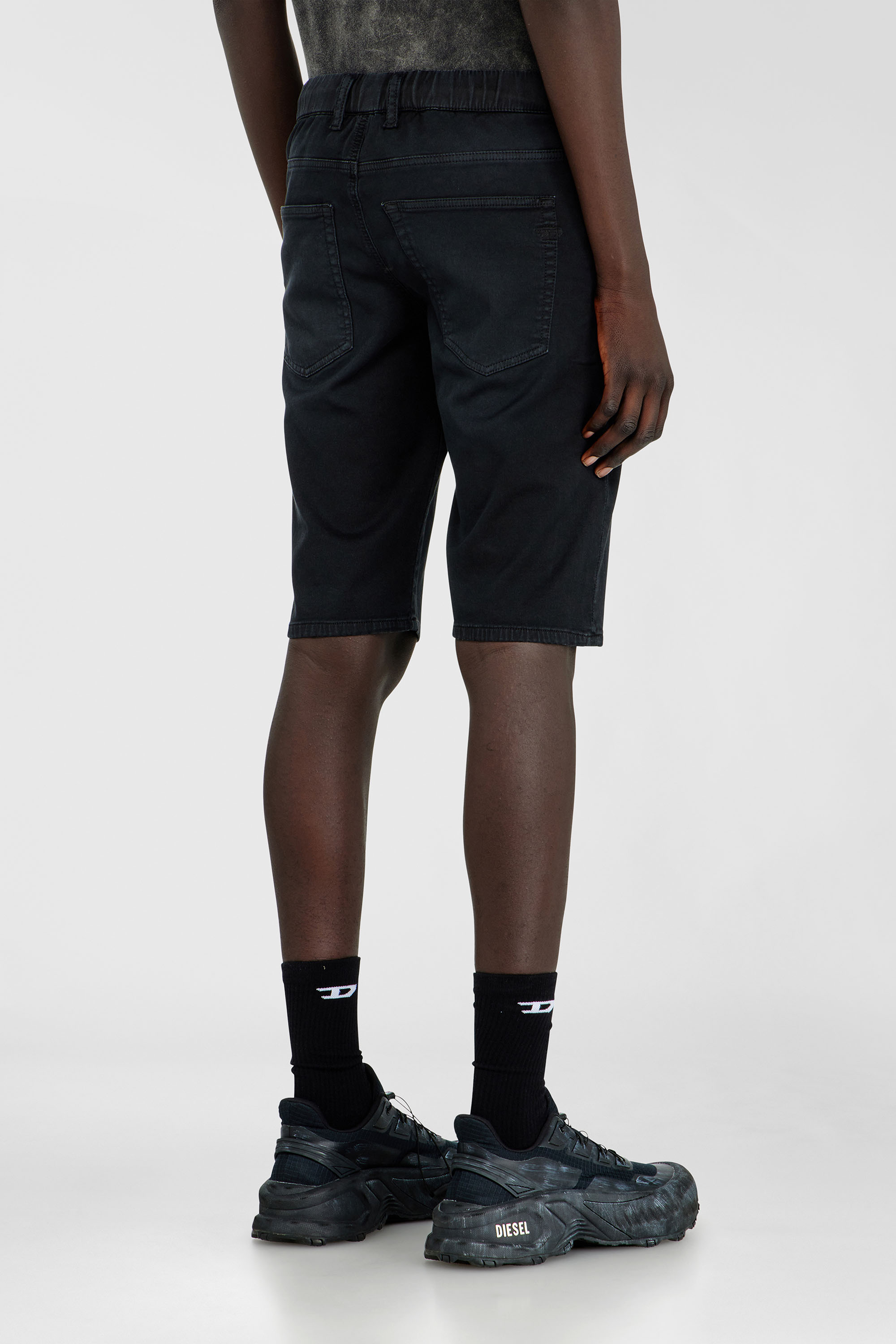 Diesel - 2033 D-KROOLEY-SHORT-BW JOGG, Herren Slim shorts aus farbigem denim in Schwarz - 4