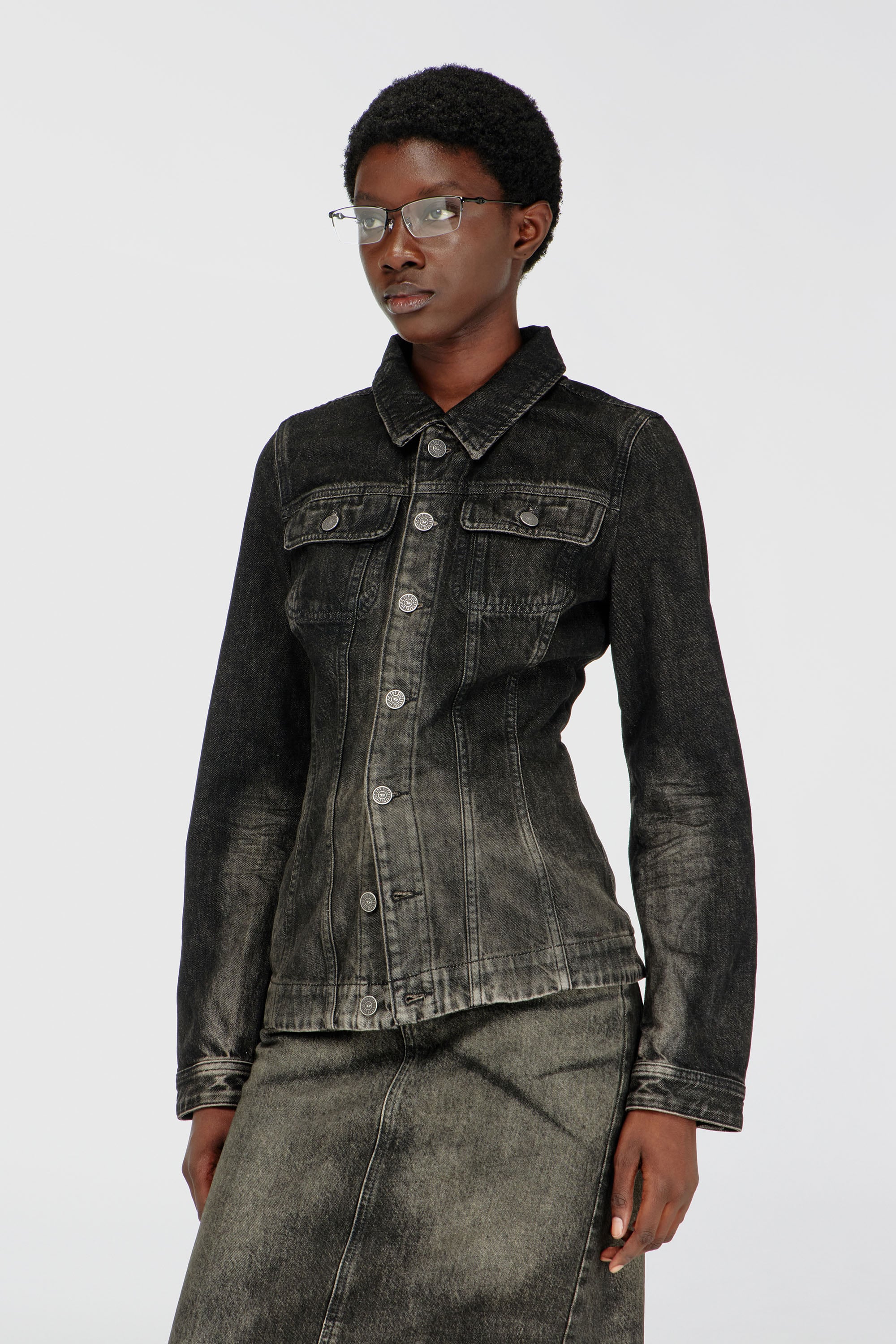 Diesel - DE-KATERIN-FSJ, Woman's Fitted trucker jacket in dirty-effect denim in Black/Dark grey - 1