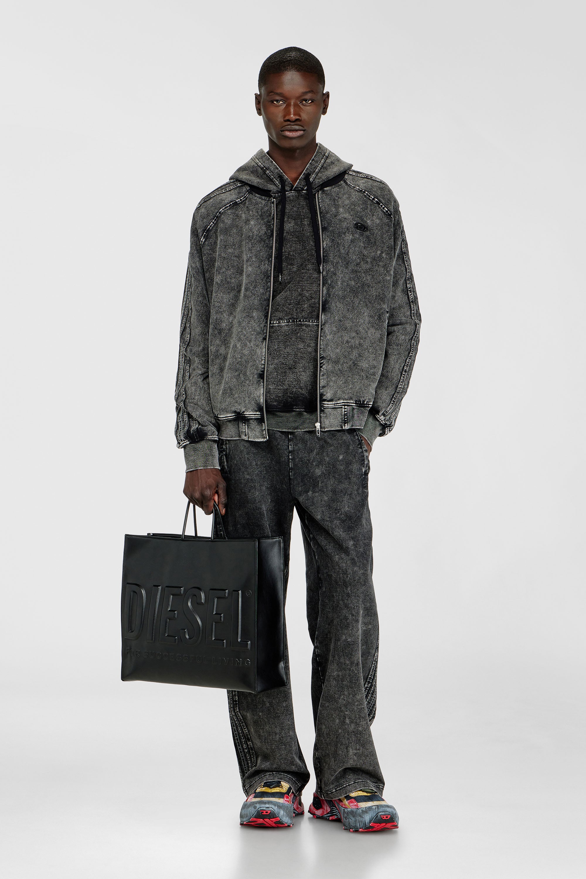 Diesel - DSL 3D SHOPPER EW X, Unisex Dsl 3D-Einkaufstasche aus weichem PU mit gepr&auml;gtem Logo in Schwarz - 2