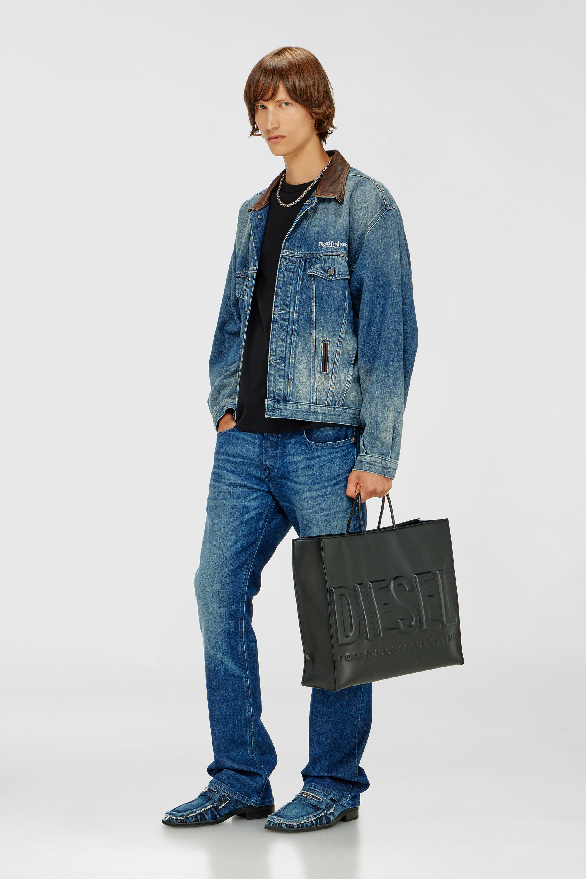 Diesel - D-DENVER-S1, Unisex Jeans-Truckerjacke mit kontrastierenden Lederbes&auml;tzen in Blau - 1