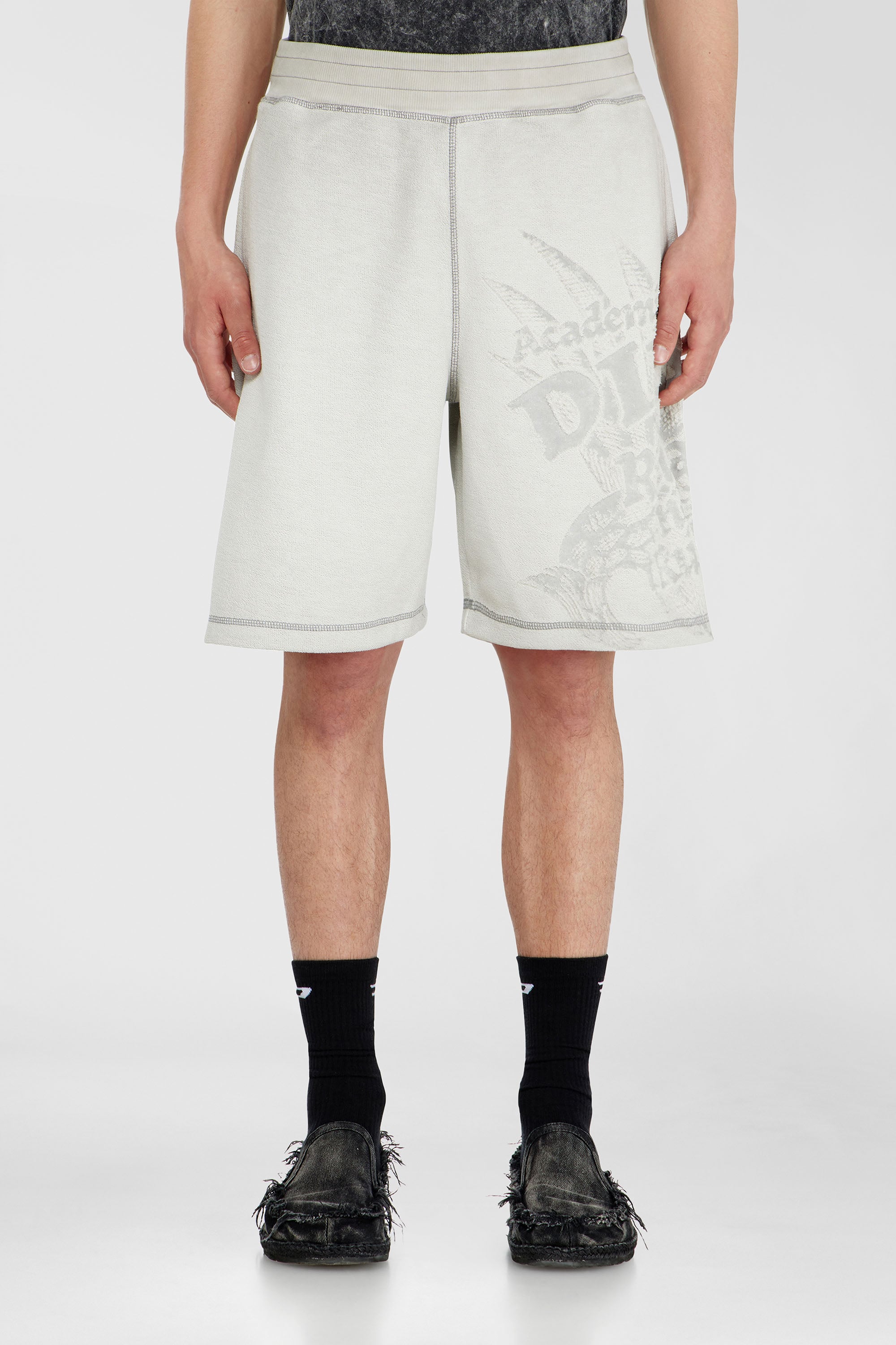 Diesel - P-RAWCROW, Herren Sweatshorts mit D&eacute;vor&eacute;-Motiven in Hellgrau - 3