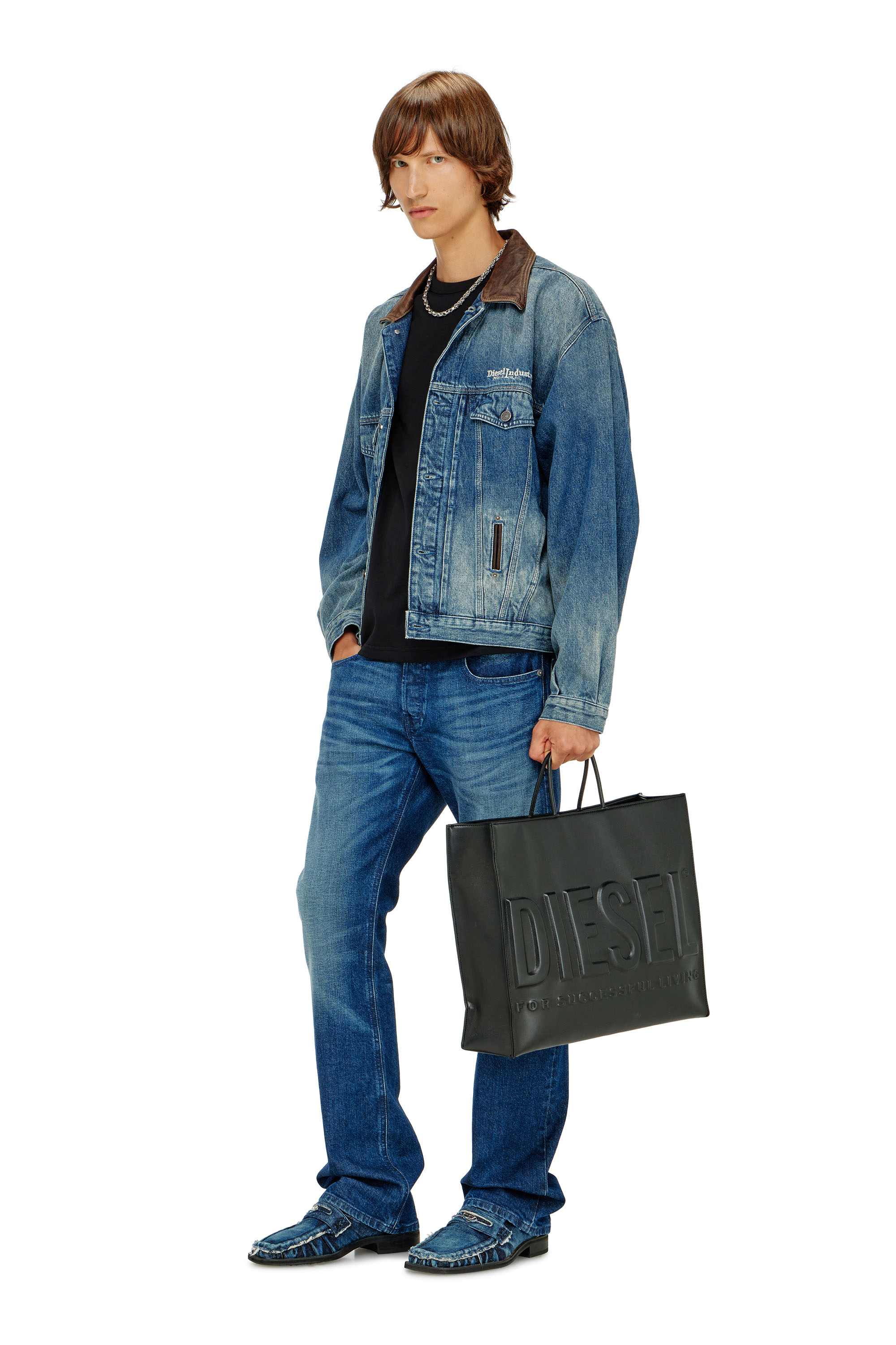 Diesel - D-DENVER-S1, Unisex Jeans-Truckerjacke mit kontrastierenden Lederbes&auml;tzen in Blau - 4