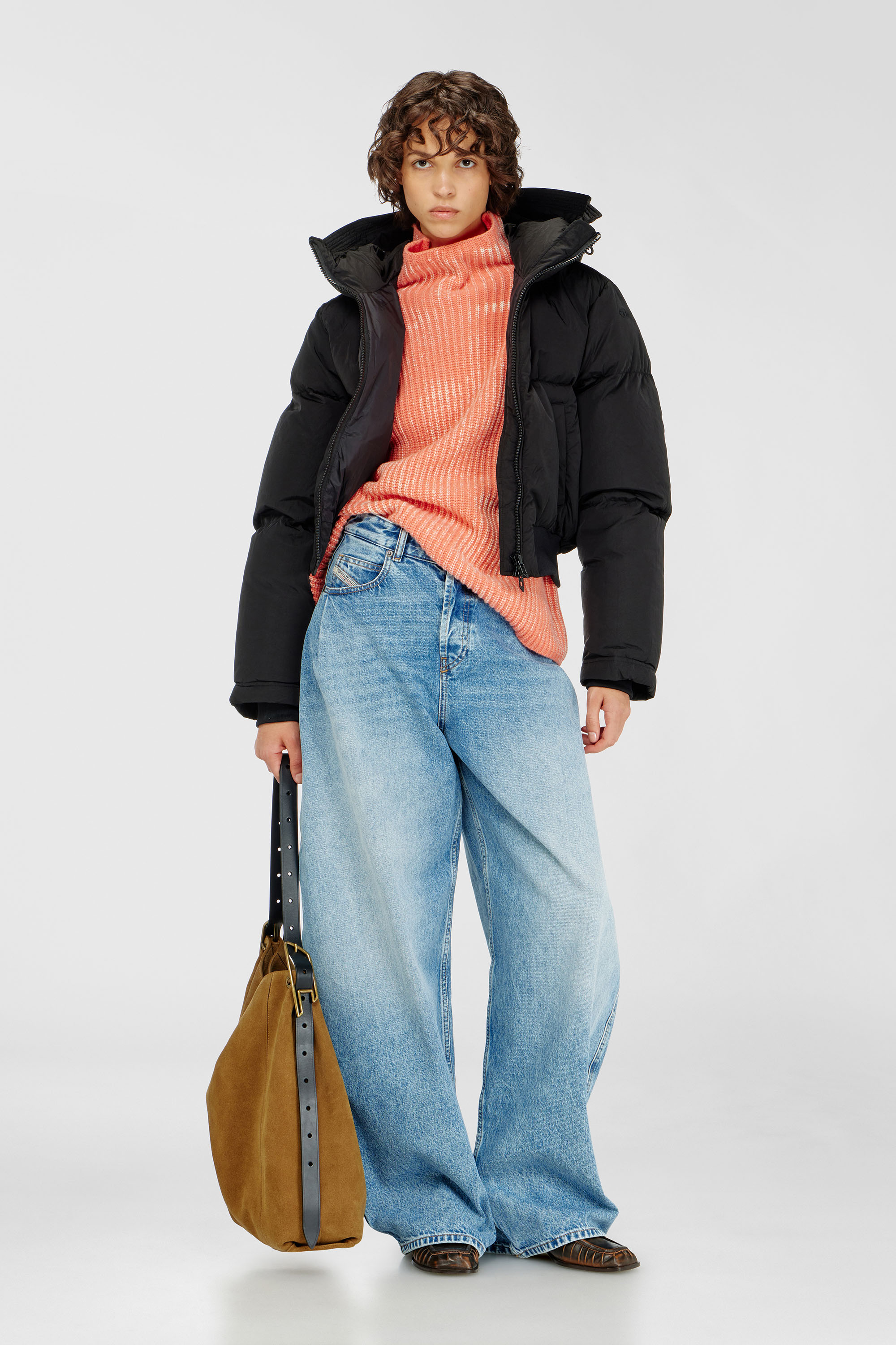 Diesel - W-PEYT-SHORT-NEW-P1, Damen Daunenjacke mit Kapuze aus Nylon in Knitter-Optik in Schwarz - 1