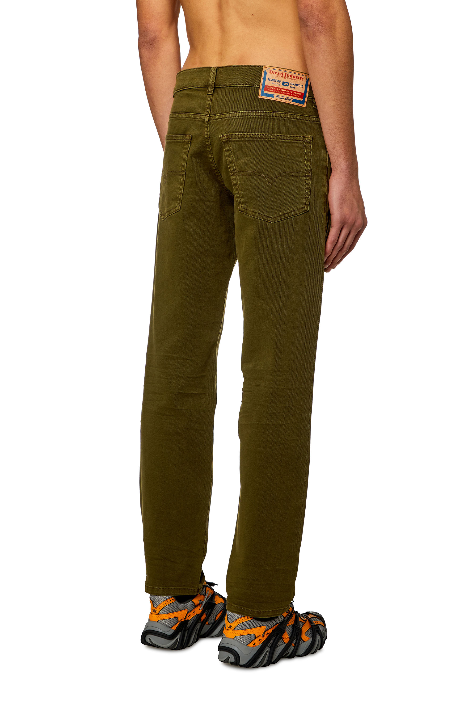Diesel - Tapered Jeans 2023 D-Finitive 0QWTY, Armeegrün - Image 1