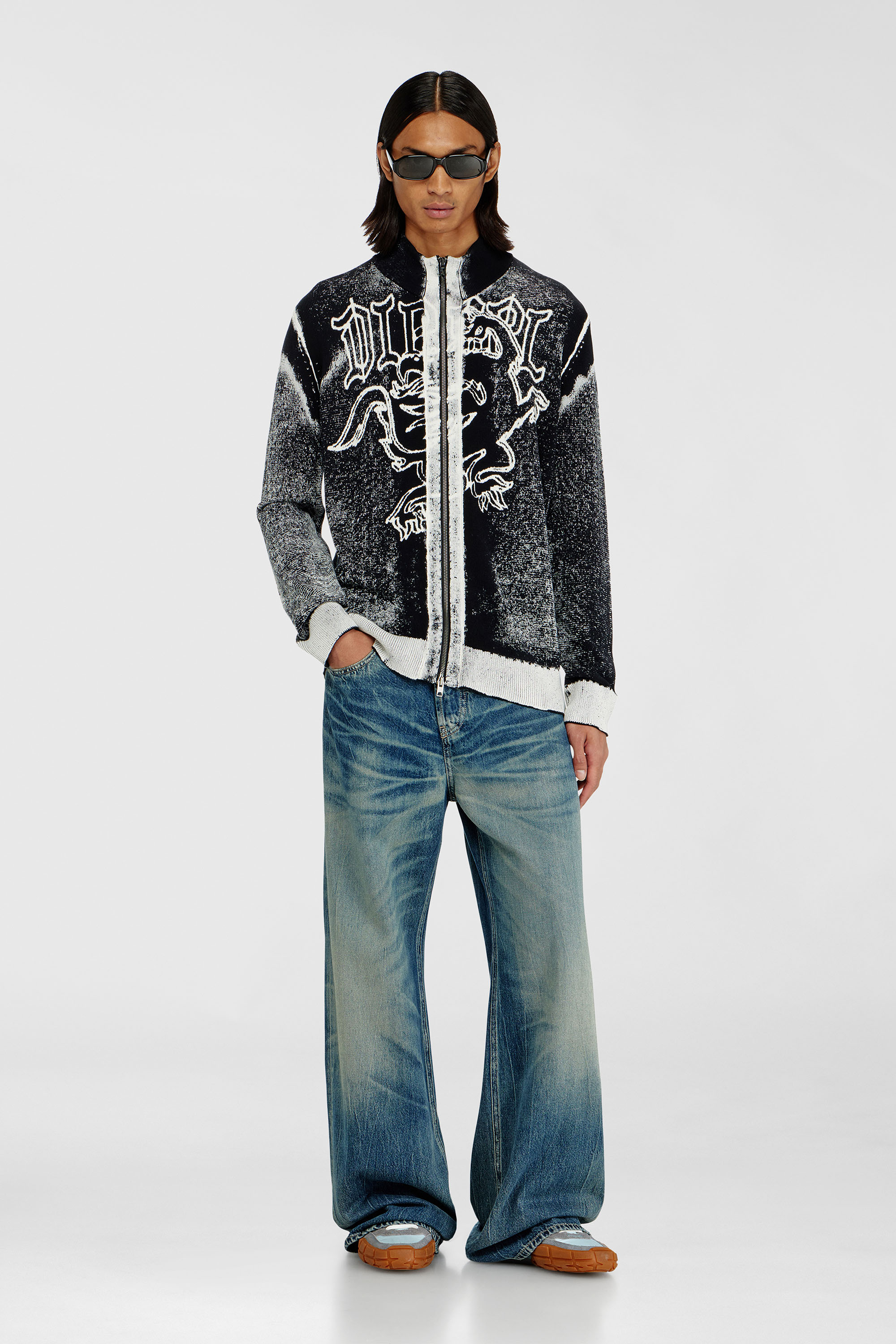 Diesel - K-LAUROS, Herren Behandelter zip-cardigan mit griffin-motiv in Schwarz/Weiss - 2