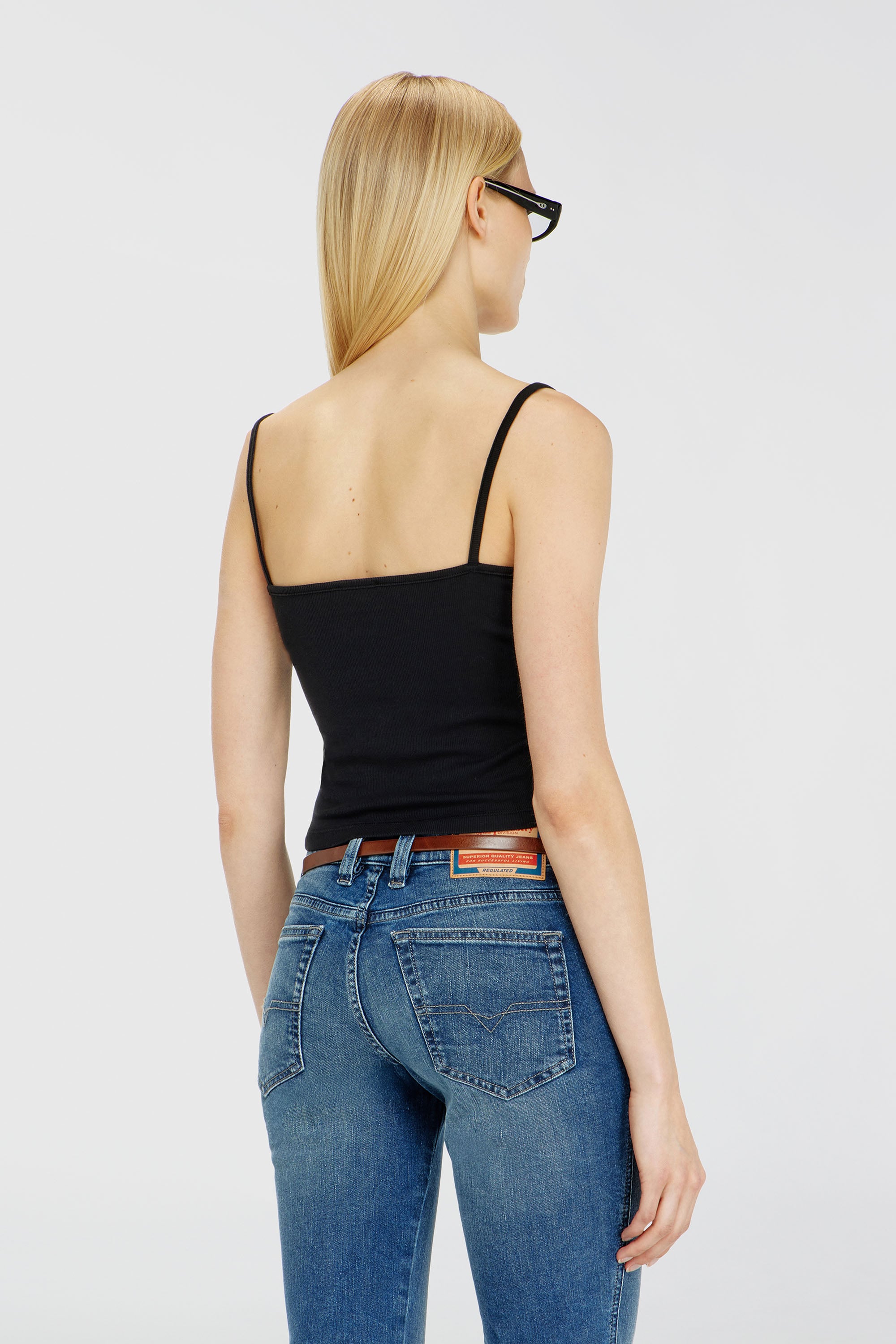Diesel - T-HUPY-OD, Damen Rippen-Top mit metallicfarbenem Oval D in Schwarz - 4