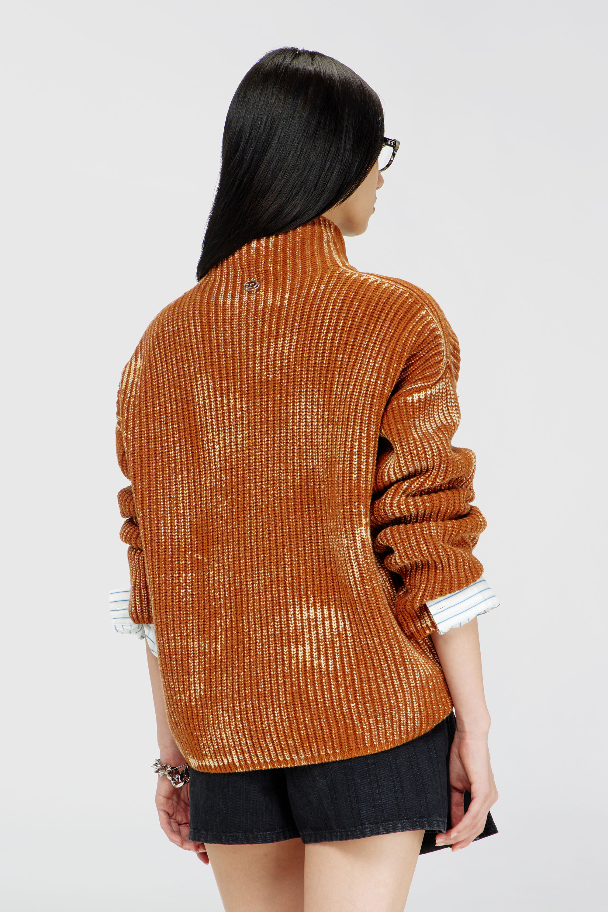 Diesel - M-AMET, Damen Pullover mit Funnelkragen aus gerippter Wollmischung in Braun - 4