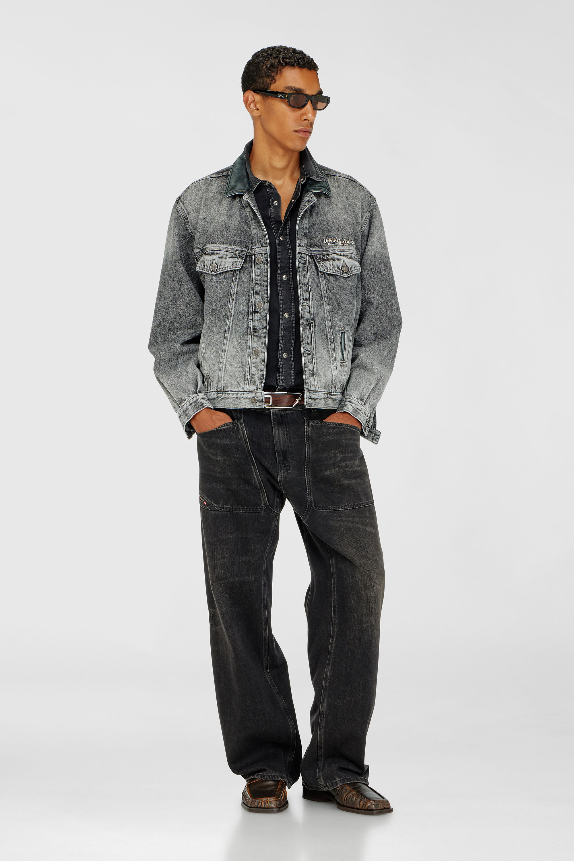 Diesel - D-DENVER-S, Unisex Denim-Truckerjacke mit tonalen Lederbes&auml;tzen in Grau - 2