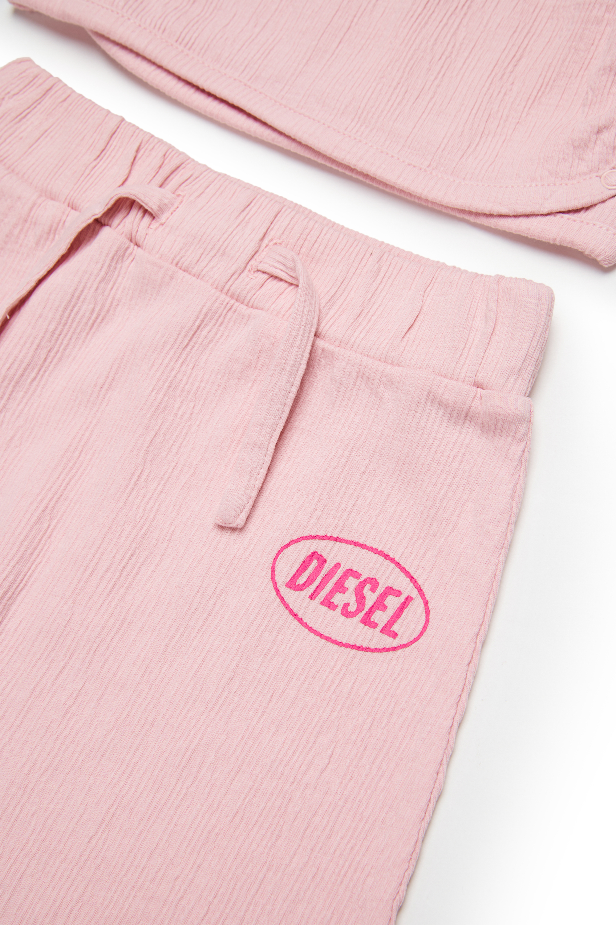 Diesel - STSIDE-NB-SET, Unisex Strukturiertes Overall-Set aus Baumwolle in Rosa - 4