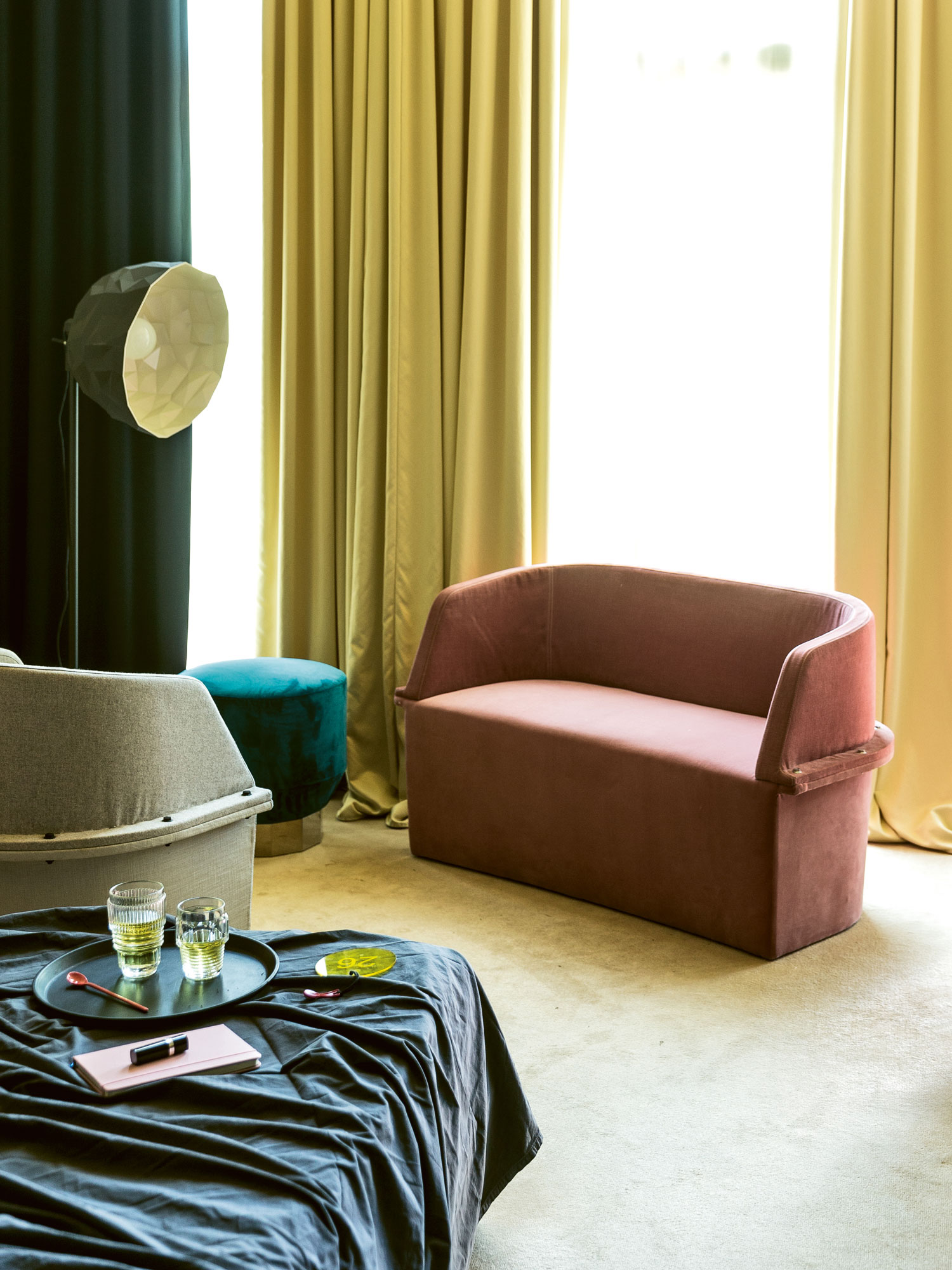 ASSEMBLY - SOFA 2-SITZ KLEIN, - Furniture