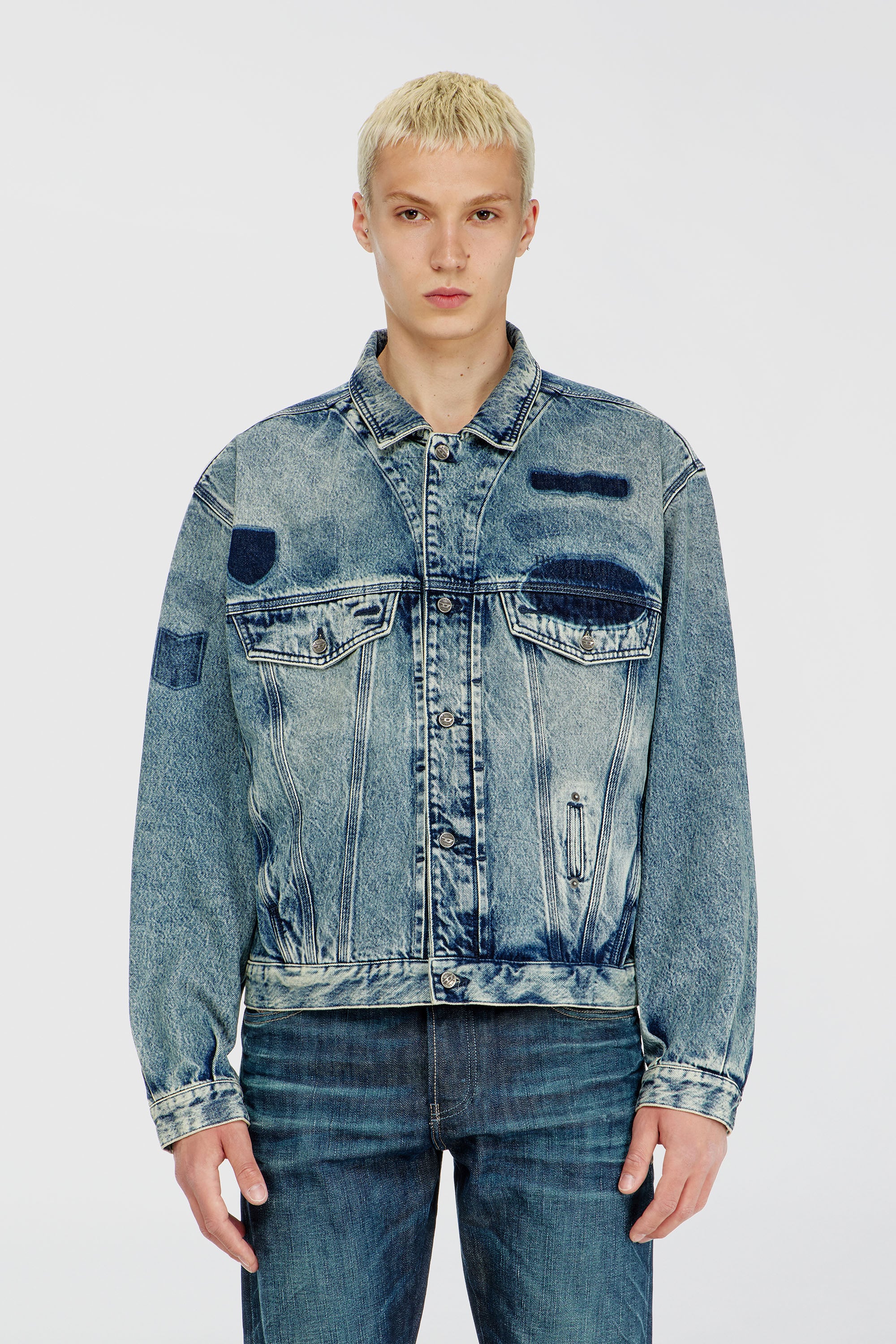 Diesel - D-DENVER-S2, Unisex Trucker-Jacke mit Patch-Effekten in Mittelblau - 1
