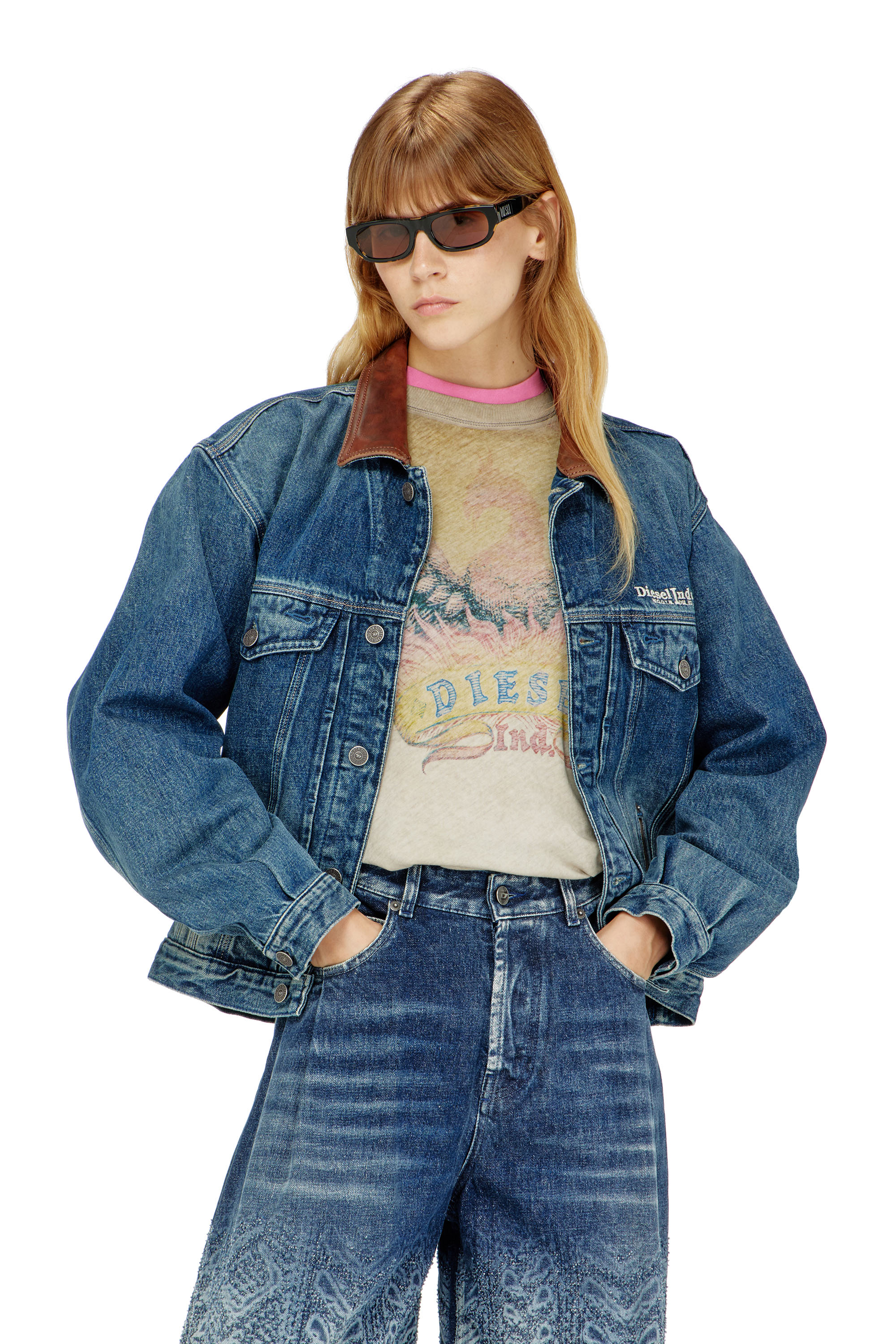 Diesel - D-DENVER-S1, Unisex Jeans-Truckerjacke mit kontrastierenden Lederbes&auml;tzen in Blau - 6