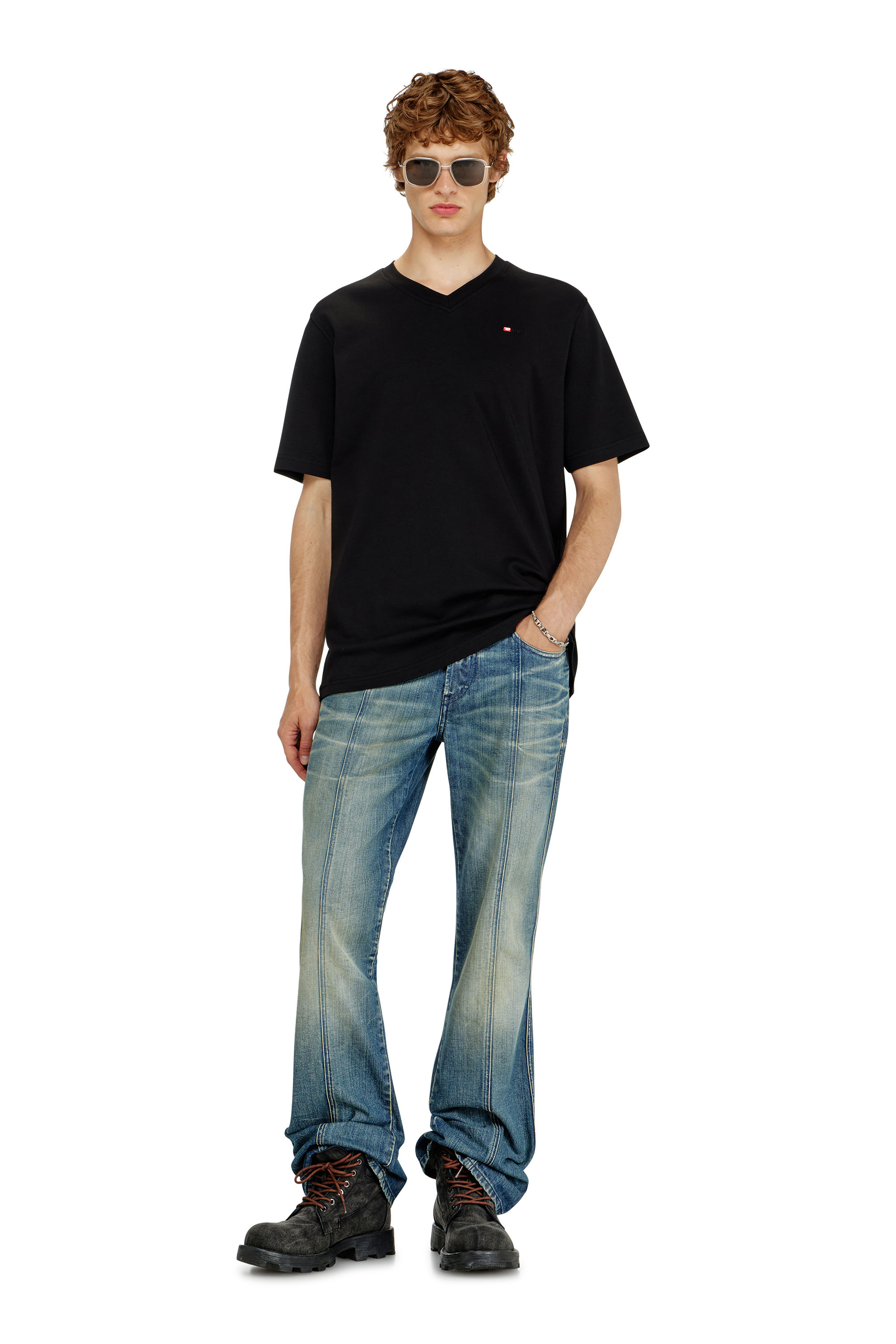 Diesel - T-ADJUST-V-MICRODIV, Herren T-Shirt mit V-Ausschnitt und Mikro-Logo-Stickerei in Schwarz - 2