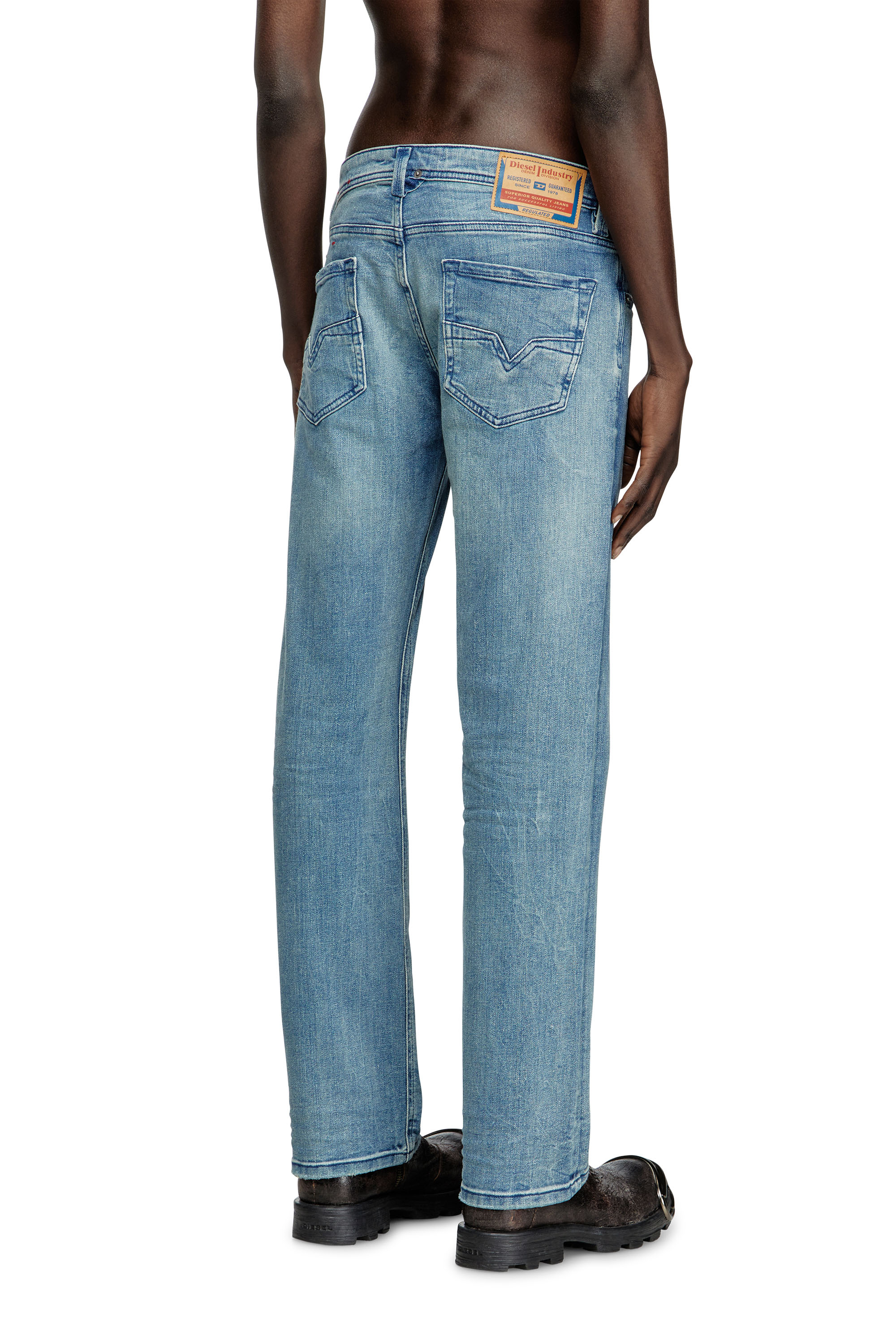 Diesel - Herren Regular Jeans 1985 Larkee 0BMBW, Mittelblau - 4